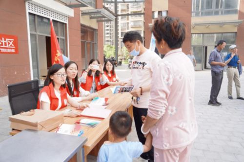 教育咨詢進(jìn)社區(qū)，辦好教育為人民